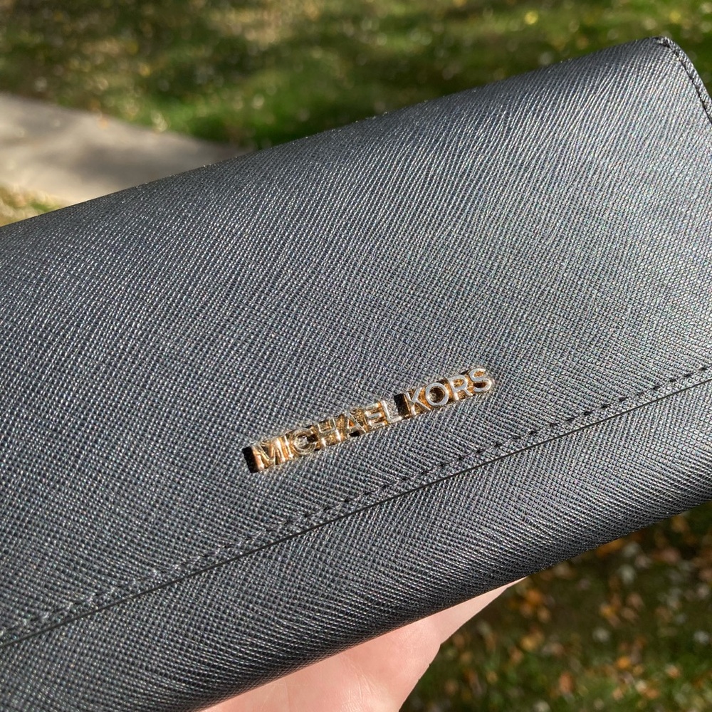 NEW Michael Kors Black Leather Trifold Wallet Snap Button Closure Gold Hardware - Picture 4 of 16